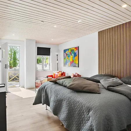 1 Bedroom Beautiful In *